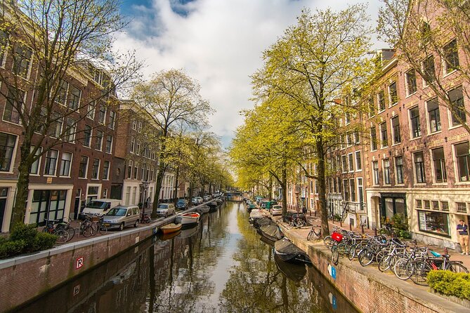 Private Amsterdam City Highlights Bike Tour (PRIVATE GUIDE) - The first hour: getting your bearings in central Amsterdam