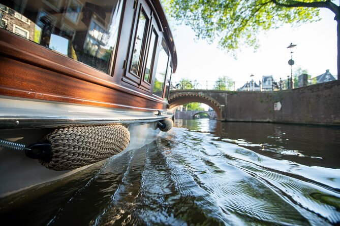 Private Boat Tour Amsterdam - 90 Min incl. welcome drink on historic saloon boat - Drinks, service, and the welcome aboard