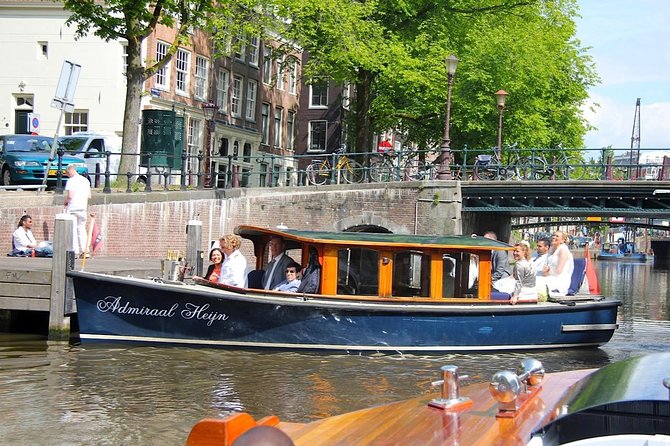 Private boat tour on a electric saloon boat - Who will get the most from this cruise?
