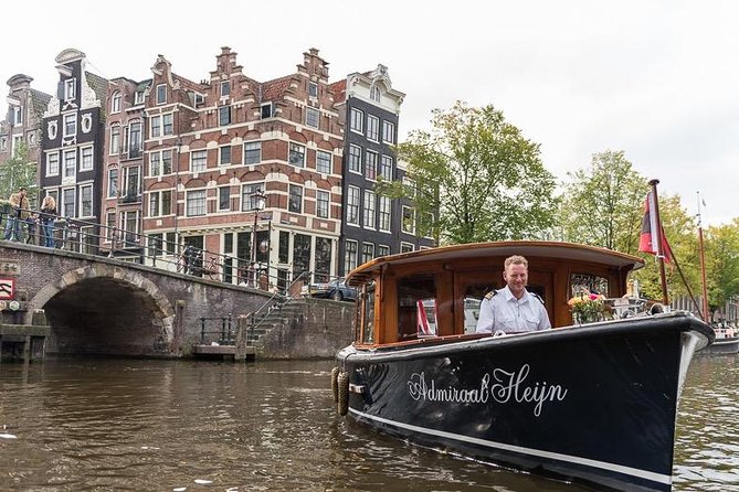 Private boat tour on a electric saloon boat - The electric saloon boat experience