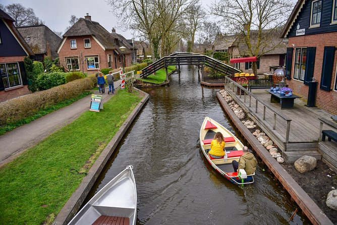 Private Daytrip Giethoorn and Windmills of Zaanse Schans from Amsterdam - Who will enjoy this day most