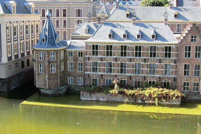 Private Delft and The Hague Tour incl. Madurodam from Amsterdam - Royal Delft and the craft behind Delft Blue