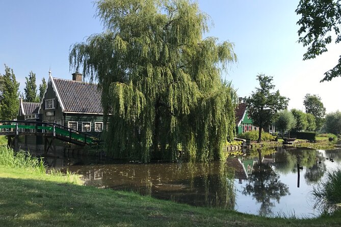 Private Excursion to Zaanse Schans, Edam, Volendam and Marken - Volendam: harbor views, fish, and lunch advice