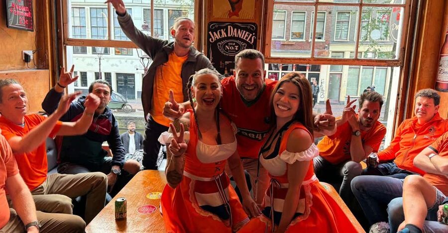 Private Red Light Tour City Center with Beer Maid Guide - Walking through Amsterdam’s most famous nightlife district