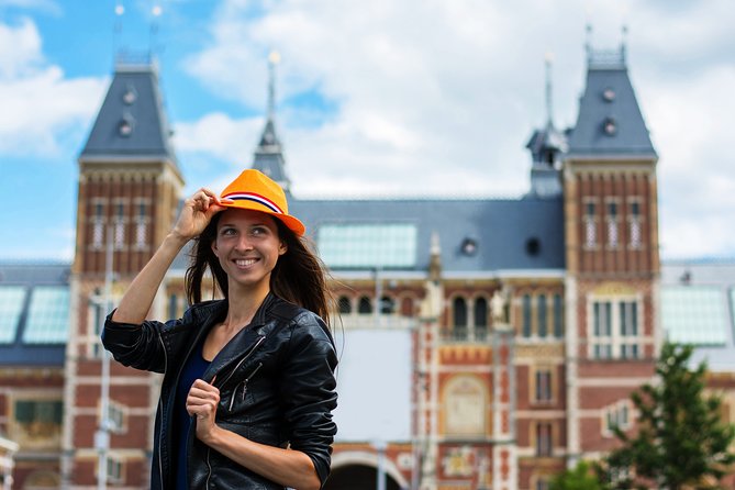 Private Roundtrip Transfer Schiphol Airport to Amsterdam - Meeting your driver inside Schiphol Airport