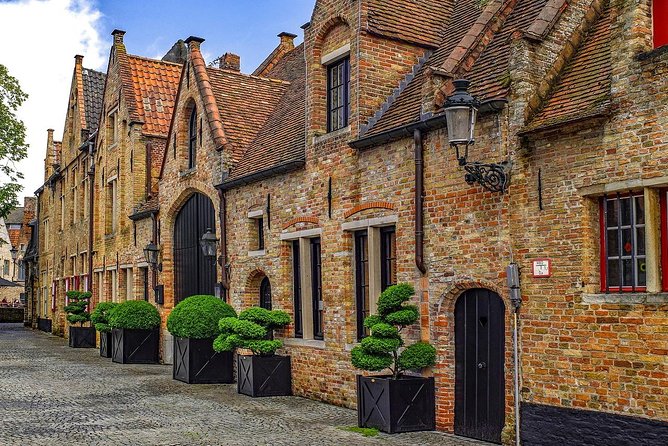 Private Sightseeing Day Trip to Ghent and Bruges from Amsterdam - Bruges begins around the Markt
