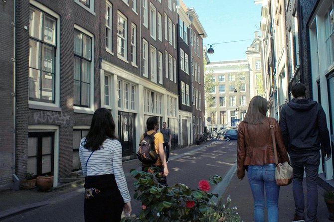 Private Tour: Amsterdam's City Highlights and Hidden Gems - Begijnhof: a calm start behind the city center