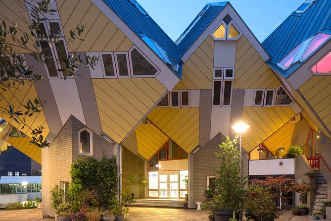 Private tour: Markthal, Cube houses and Rooftop Het Witte Huis - A small taste of the market
