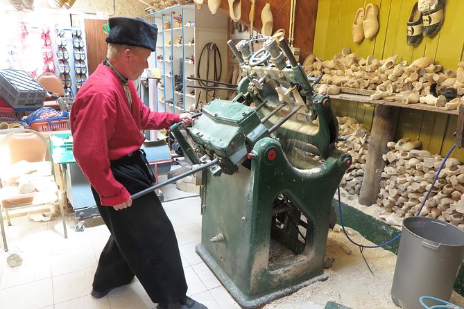 Private Tour of Simonehoeve Cheese Farm and Clog Factory - Booking and cancellation details