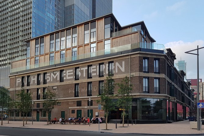 Private Tour Rotterdam: Highlights, Water Taxi and Rooftop view - The guide and language question