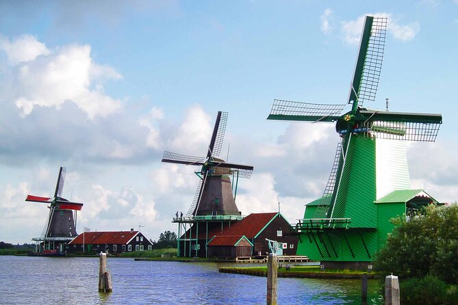 Private Tour to Giethoorn with boat and Zaanse Schans windmills - A private guide can change the rhythm
