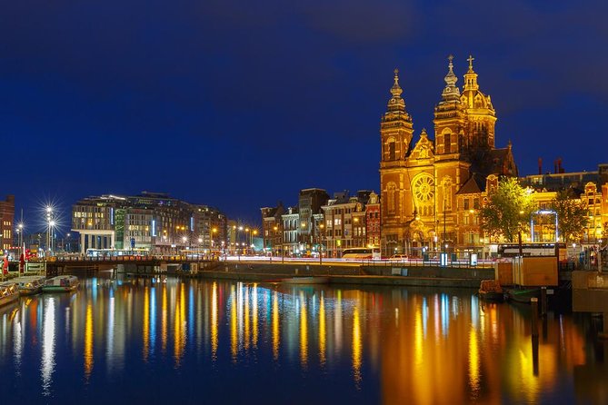 Private walking tour Amsterdam. English or Spanish. - Canals, crooked houses, and a city built around water