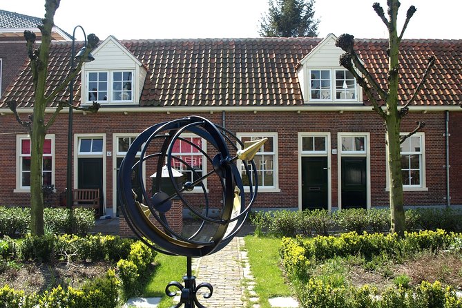 Private Walking Tour: Delft's Royal History and Pottery - Timing, walking comfort, and meeting details