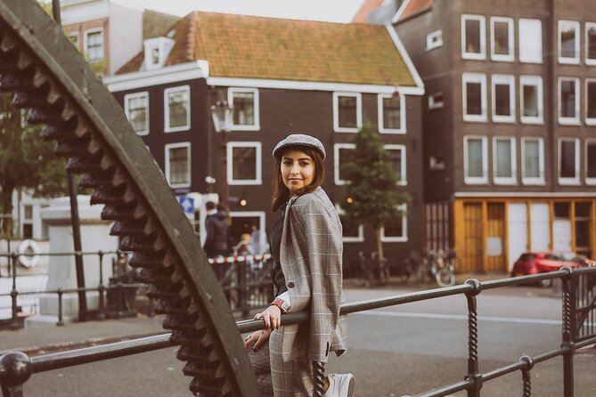 Professional Amsterdam Photo Shoot - Walking between hand-picked portrait locations