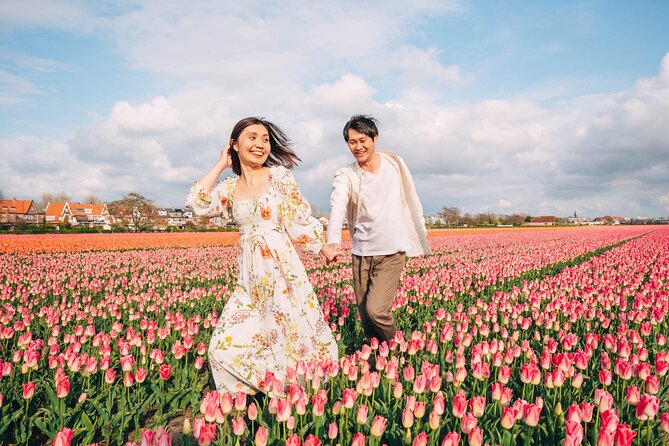 Professional Photoshoot at Private Tulip Field - Meeting Arielle near Keukenhof