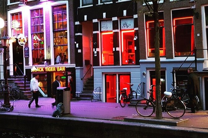 Red Light District Primetime Private Tour for 18+ Only - Oude Kerk and the district’s changing edge