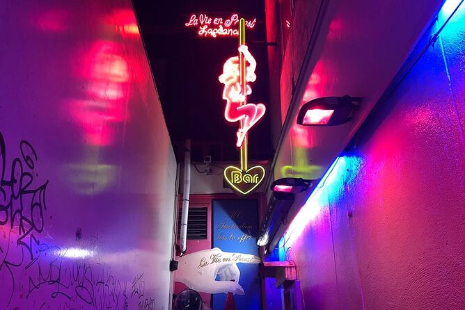 Red Light District private tour with a local - Warmoesstraat, entertainment, and the Old Church