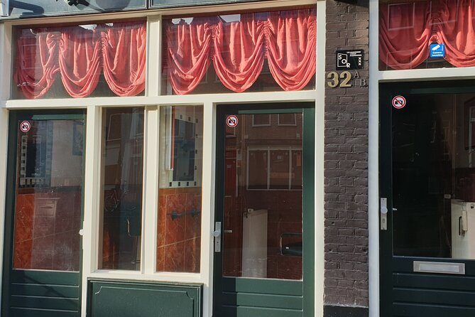 Red Light District Tour by Locals, Small Group (approx 4) - Fruit, toilets, and Amsterdam’s stranger details