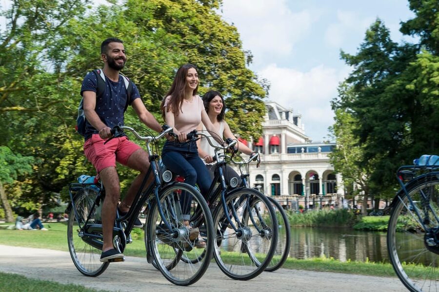 Rent a bike in Amsterdam | 1, 2, 3+ hours - What the $11 starting price buys you