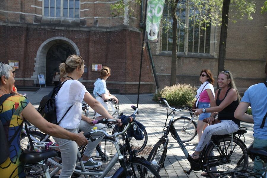 Rotterdam: 2.5-Hour Highlights Bike Tour - Across the Nieuwe Maas to Kop van Zuid