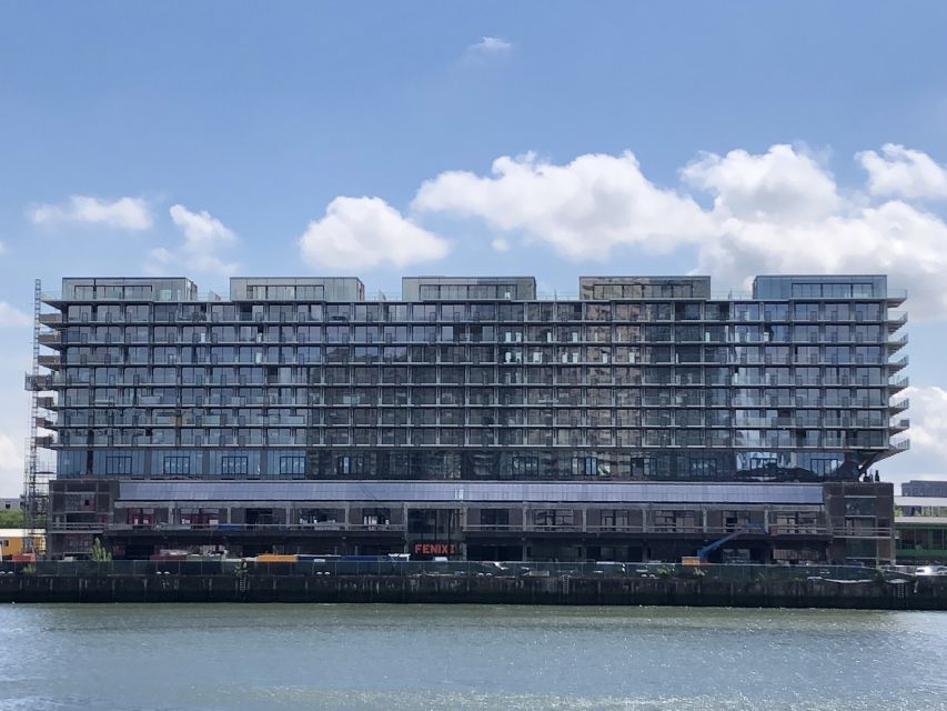 Rotterdam Architecture: Centre and South Bank with watertaxi - Rotterdam’s South Bank and the former harbor
