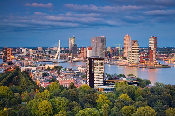 Rotterdam: City Walk Audio Guide in 7 Languages on your Phone - Old Harbor and the White House