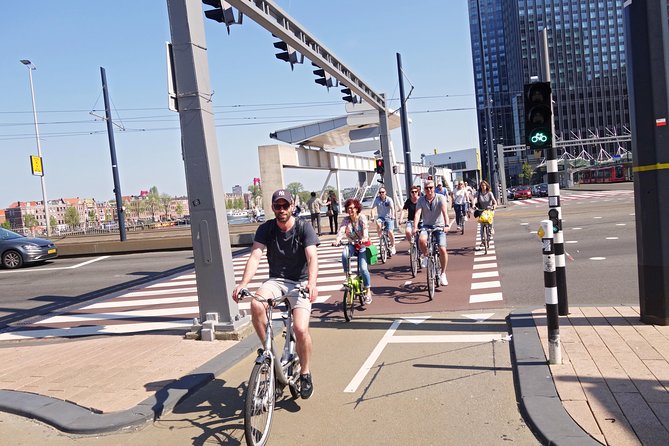 Rotterdam Highlights Bike Tour - Cube Houses and Markthal: two quick lessons in modern design