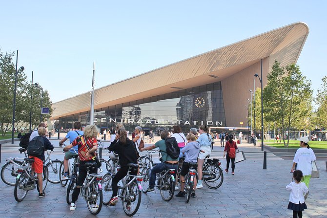 Rotterdam Highlights Bike Tour - De Rotterdam and the view toward the port