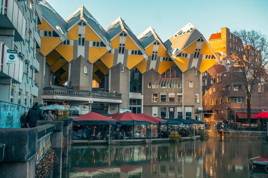 Rotterdam: Highlights & Gems Walking Tour with Dutch Local - Veerhaven and the shipping story