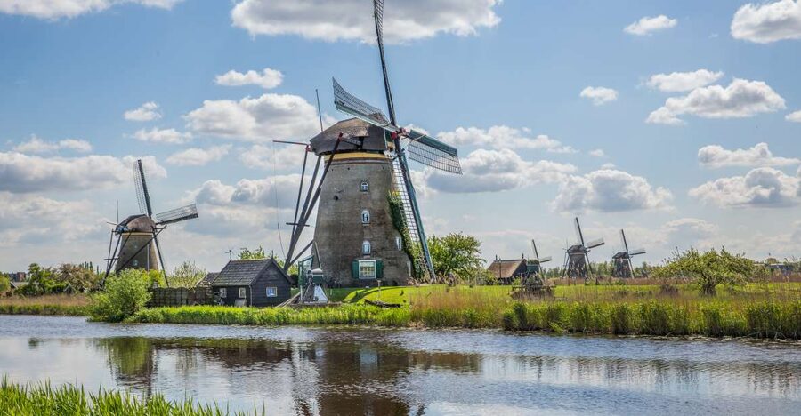 Rotterdam: Kinderdijk UNESCO World Heritage Entry Ticket - The pumping station and the change from wind to engines
