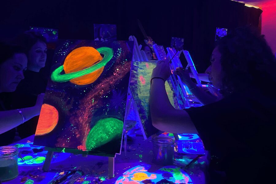 Rotterdam: Paint and Sip in the Dark at Rembrandt van Wine - An English-speaking instructor keeps the class moving