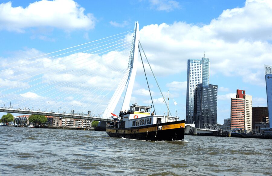 Rotterdam: Pub Cruise with Drinks and Bites - Should you book the Rotterdam Pub Cruise?