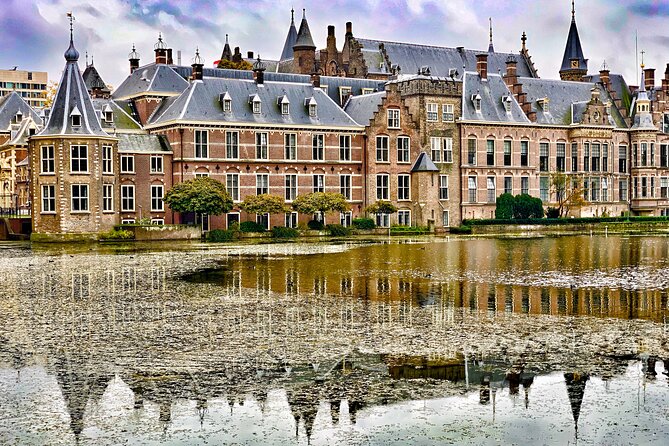 Royal The Hague Private Guided Walking Tour - ’t Goude Hooft and the old tavern pause