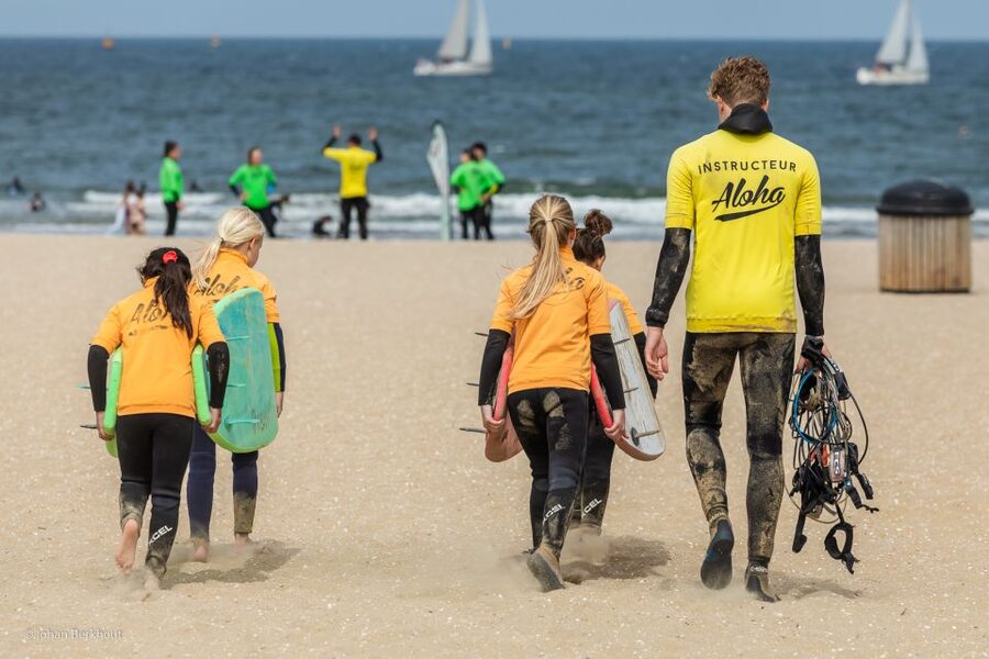 Scheveningen Beach: 1,5 hour Surf experience for families - Learning the basics without taking it too seriously
