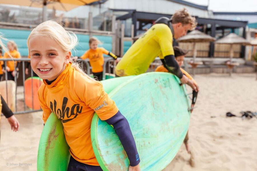 Scheveningen Beach: 2-Hour Surf Experience for Adults - Group lesson or private session?