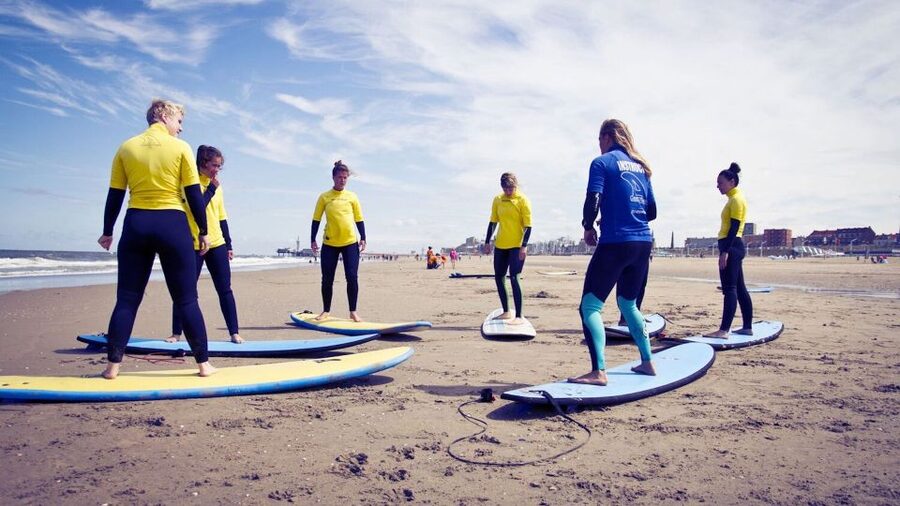 Scheveningen Full-day Surfing lessons with Lunch - A full beach day built around one two-hour lesson