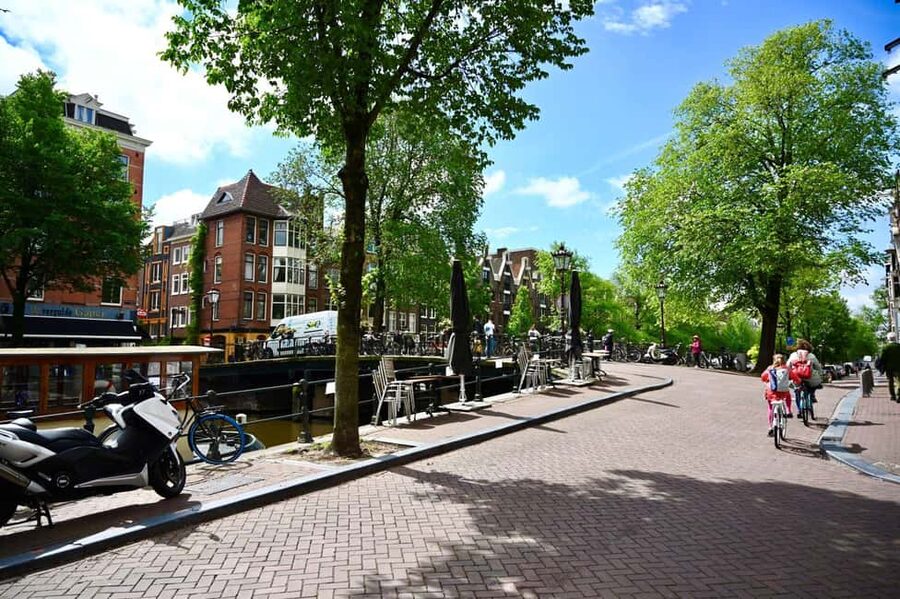 Secret Food Tours Amsterdam - What the guide adds to the experience