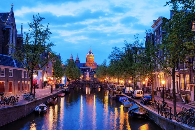Self-Guided Audio Tour of The Red Light District - Canals, bridges, and the modern city