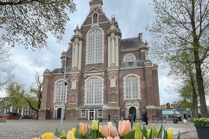 Self Guided City Tour in Amsterdam - Amsterdam Tulip - Queen Wilhelmina’s statue brings you toward the finish