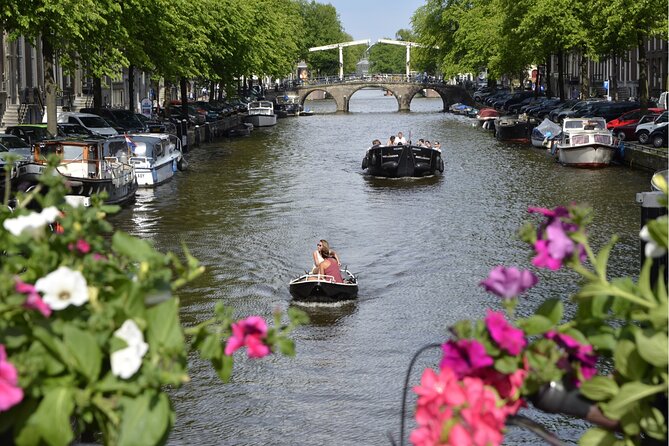 Self-guided city walking tour in Amsterdam - Leidseplein, Vondelpark, and Museumplein