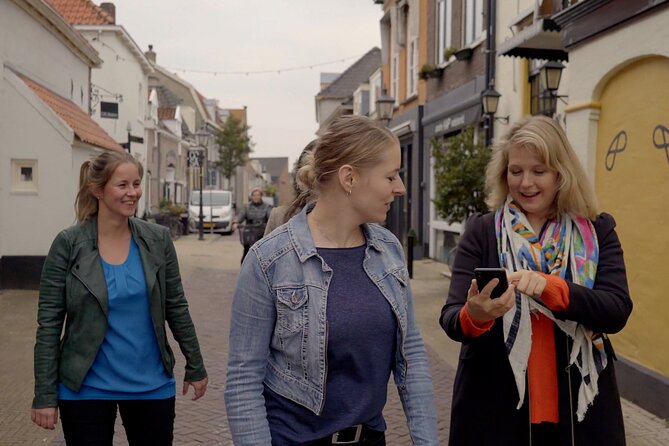 Selfguided Escape Tour Amersfoort. Find the secret exit and win! - What the team format feels like