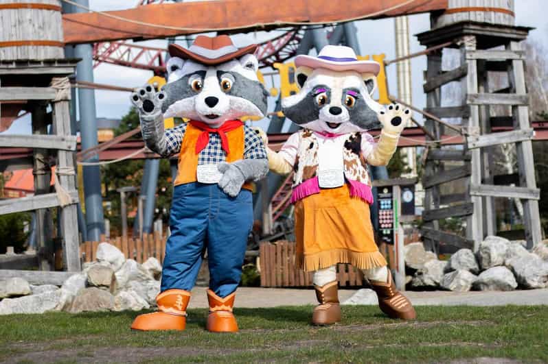 Slagharen: Dayticket Themepark & Resort Slagharen - See Slagharen from the Eagle and meet the Red Bandits