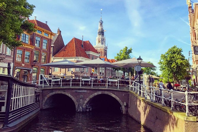 Small Group Alkmaar City Walking Tour <em>English</em> – Key points to know before you book’ /></p>
<ul>
<li><strong>A genuinely small group:</strong> The tour accepts no more than six participants, so you should have a better chance to speak with the guide and hear the stories clearly.</li>
<li><strong>A church monument anchors the route:</strong> You will learn about the church’s past and the details that make it an important monument.</li>
<li><strong>Jennifer brings a personal touch:</strong> The English-speaking Canadian guide has provided local suggestions, postcards, and practical help during the walk.</li>
<li><strong>A useful two-hour introduction:</strong> The route gives you an overview of Alkmaar without taking up a full day.</li>
<li><strong>The walk finishes at Waagplein:</strong> You end in the center, making it convenient to continue exploring on your own.</li>
<li><strong>Plan for 3 to 4 kilometers:</strong> Comfortable shoes and weather-ready clothing are essential.</li>
</ul>
<h2>Why a walking tour suits Alkmaar</h2>
<p><img width="669" height="446" decoding="async" src=