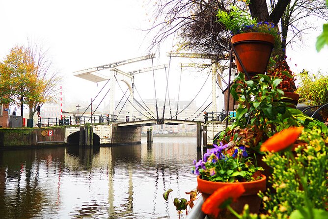 Small Group Hidden Gems Tour in Amsterdam - De Burcht and the workers behind modern rights