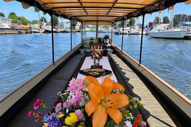 Small-Group Luxury Canal Cruise with Local Skipper - Grand 17th-century canal houses