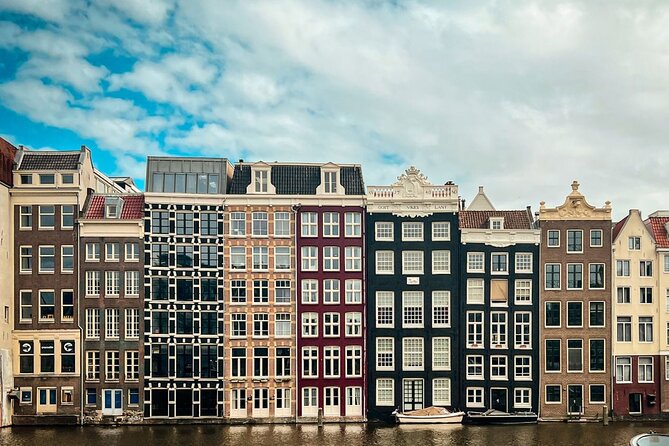 Small Group Walking Tour - Hello Amsterdam - Haarlemmersluis and the facts behind Amsterdam’s bike culture
