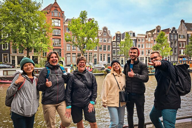 Small Group Walking Tour - Hello Amsterdam - Singel and the tilted houses along the canal