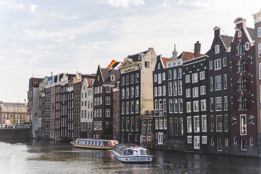 Small-Group Walking Tour with Amsterdam Canal Cruise - The 30 to 45 minute gap needs planning