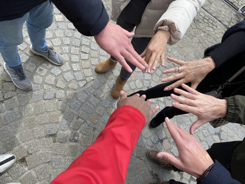 Sprechen Sie Gras? German Tour of Amsterdam's Coffeeshops - Coffeeshops, strains, and the rolling lesson