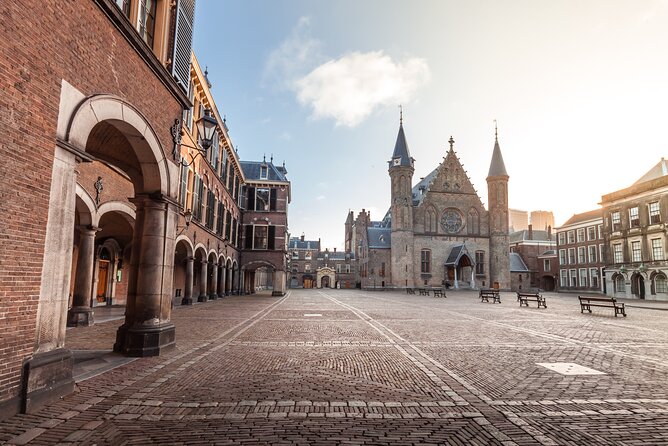 The Hague: City Walk Audio Guide in 7 Languages on your Phone - Timing, pace, and what to expect